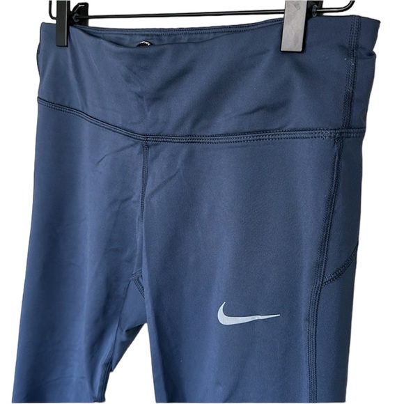 Nike Cropped Leggings - Picture 3 of 9